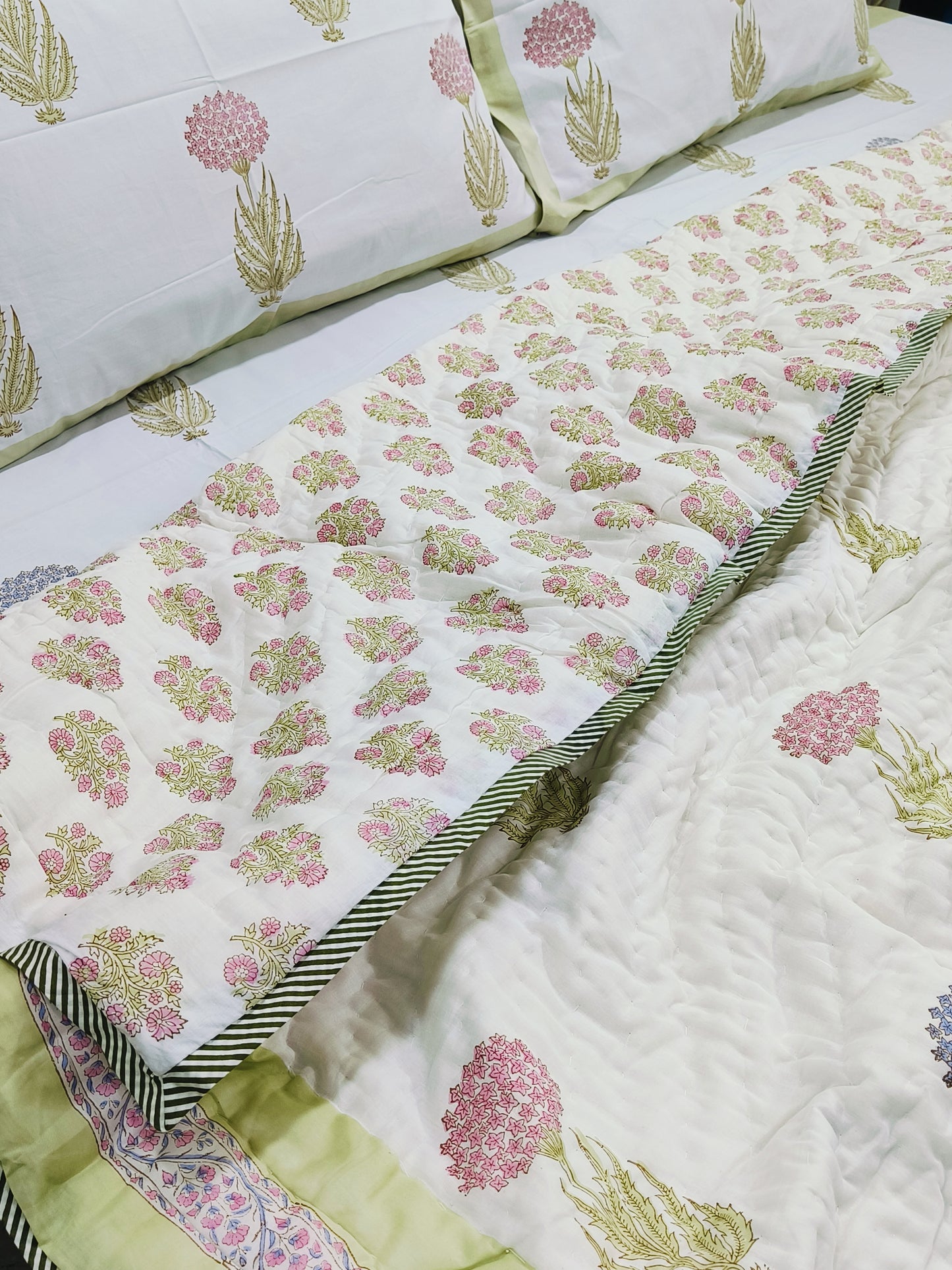 Bedding Sets with Quilts