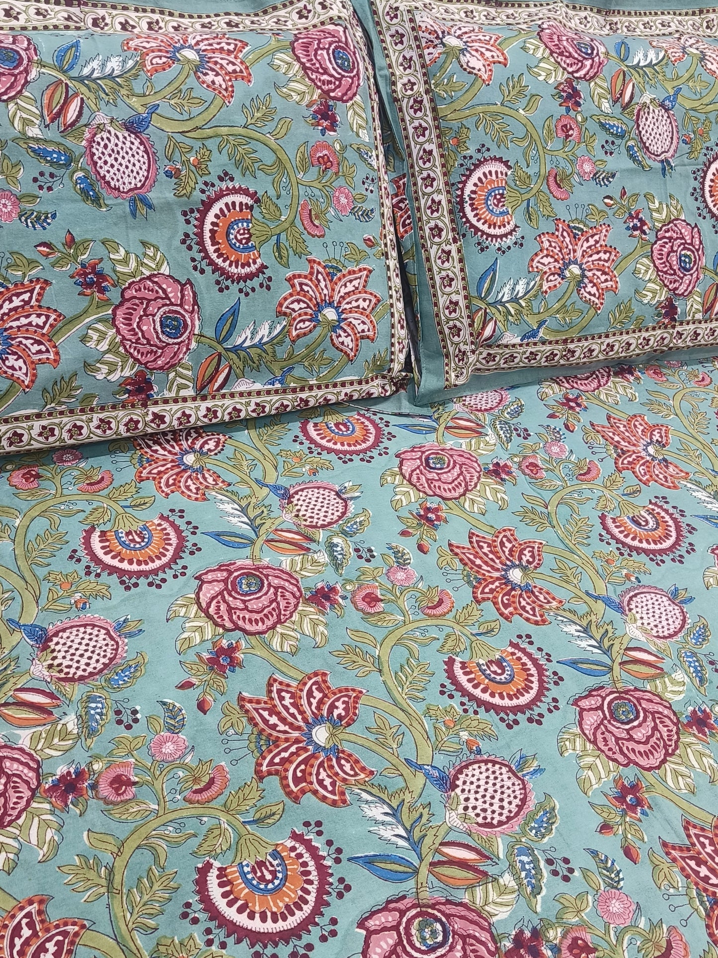 Bedsheet With King Size Pillow Cases