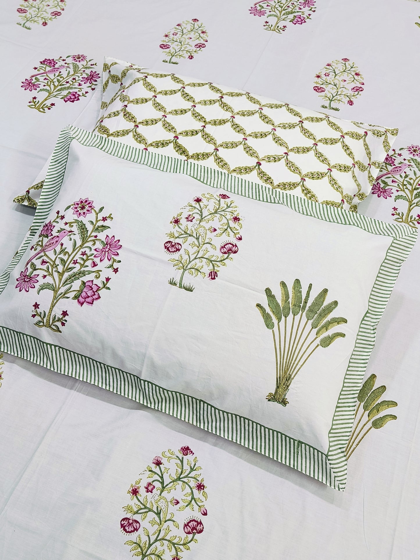 Bedsheet With King Size Pillow Cases