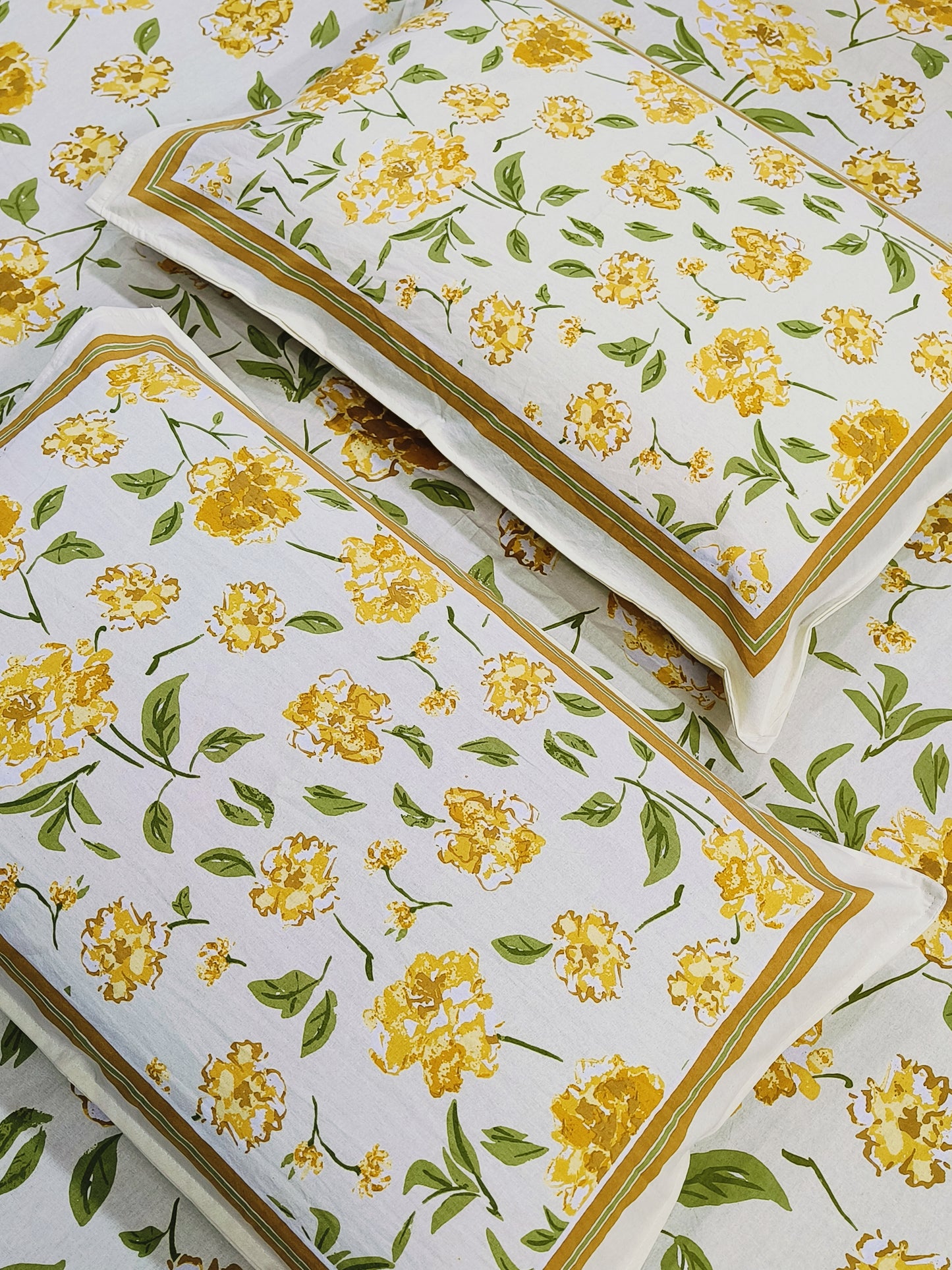 Bedsheet With King Size Pillow Cases