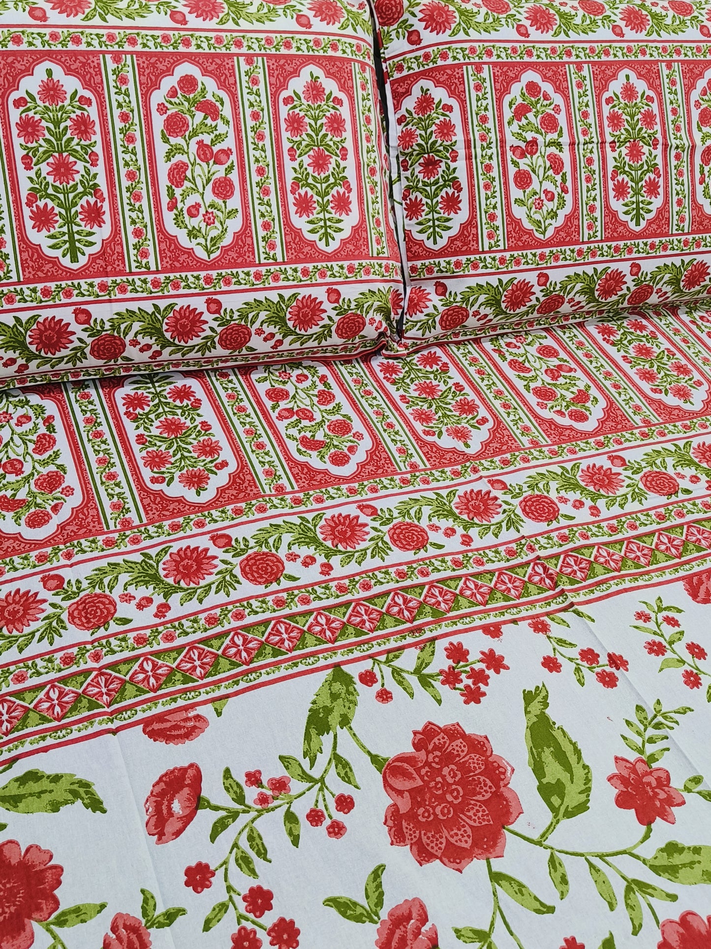 Bedsheet With King Size Pillow Cases
