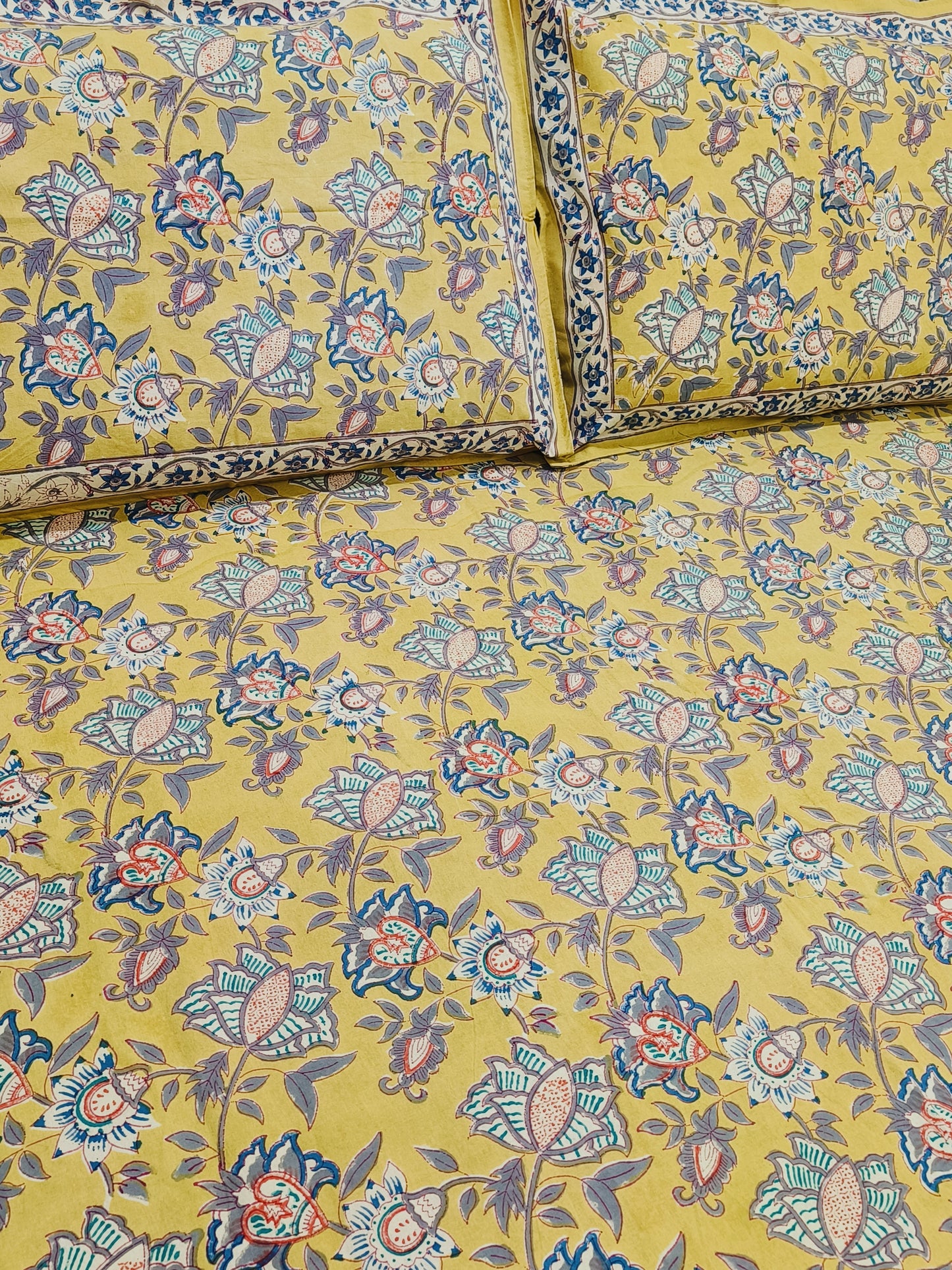 Bedsheet With King Size Pillow Cases