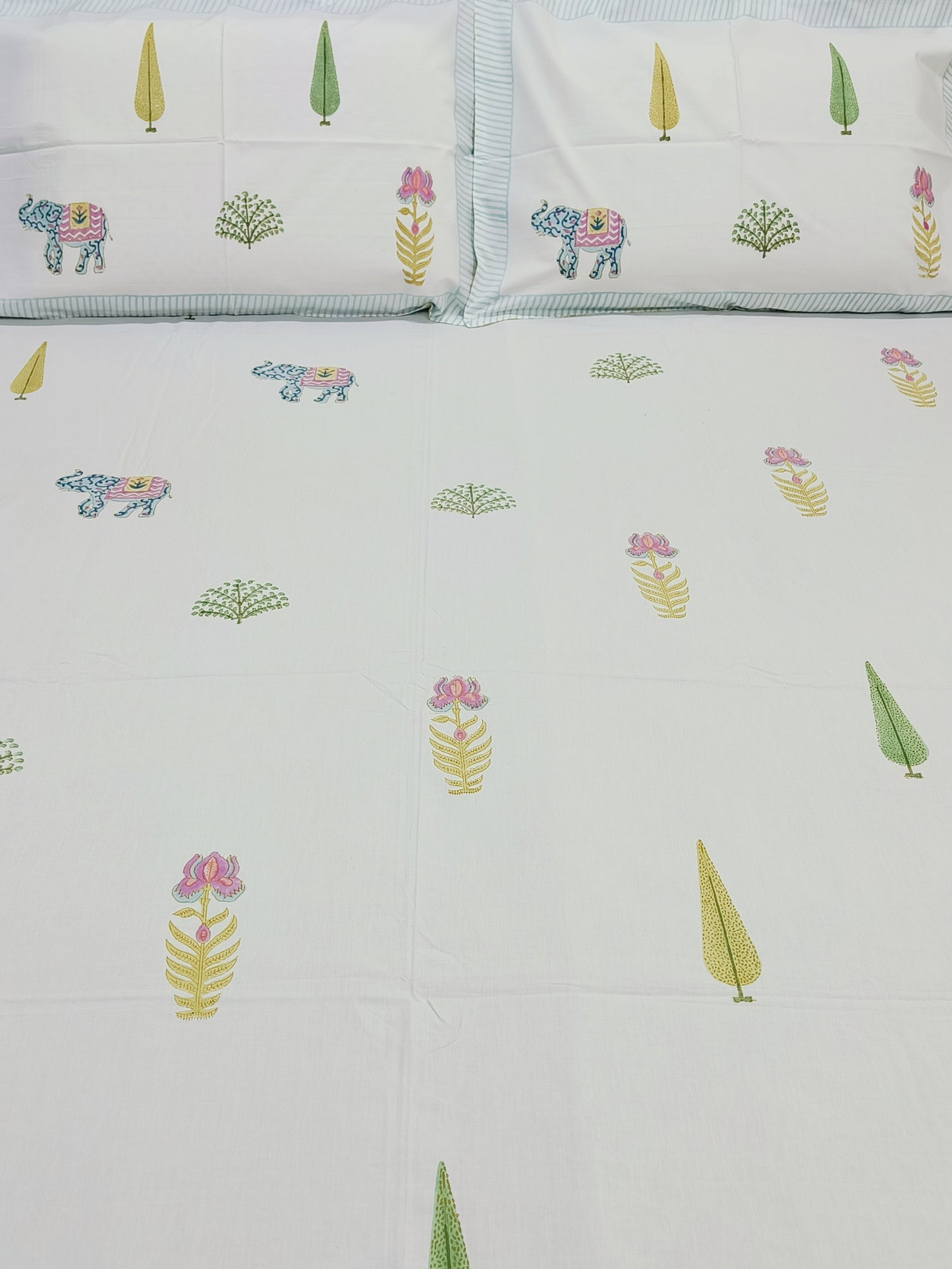 Bedsheet With King Size Pillow Cases