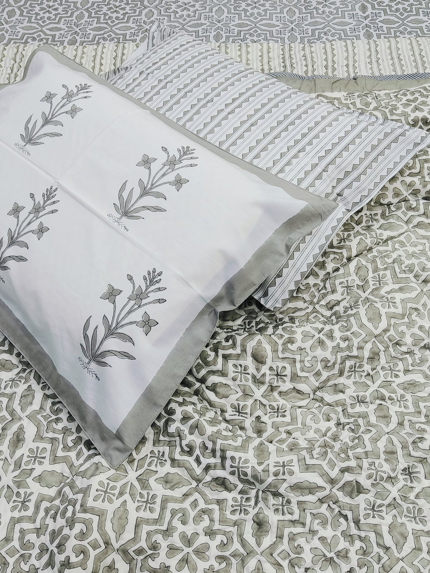 Bedding Sets with Quilts