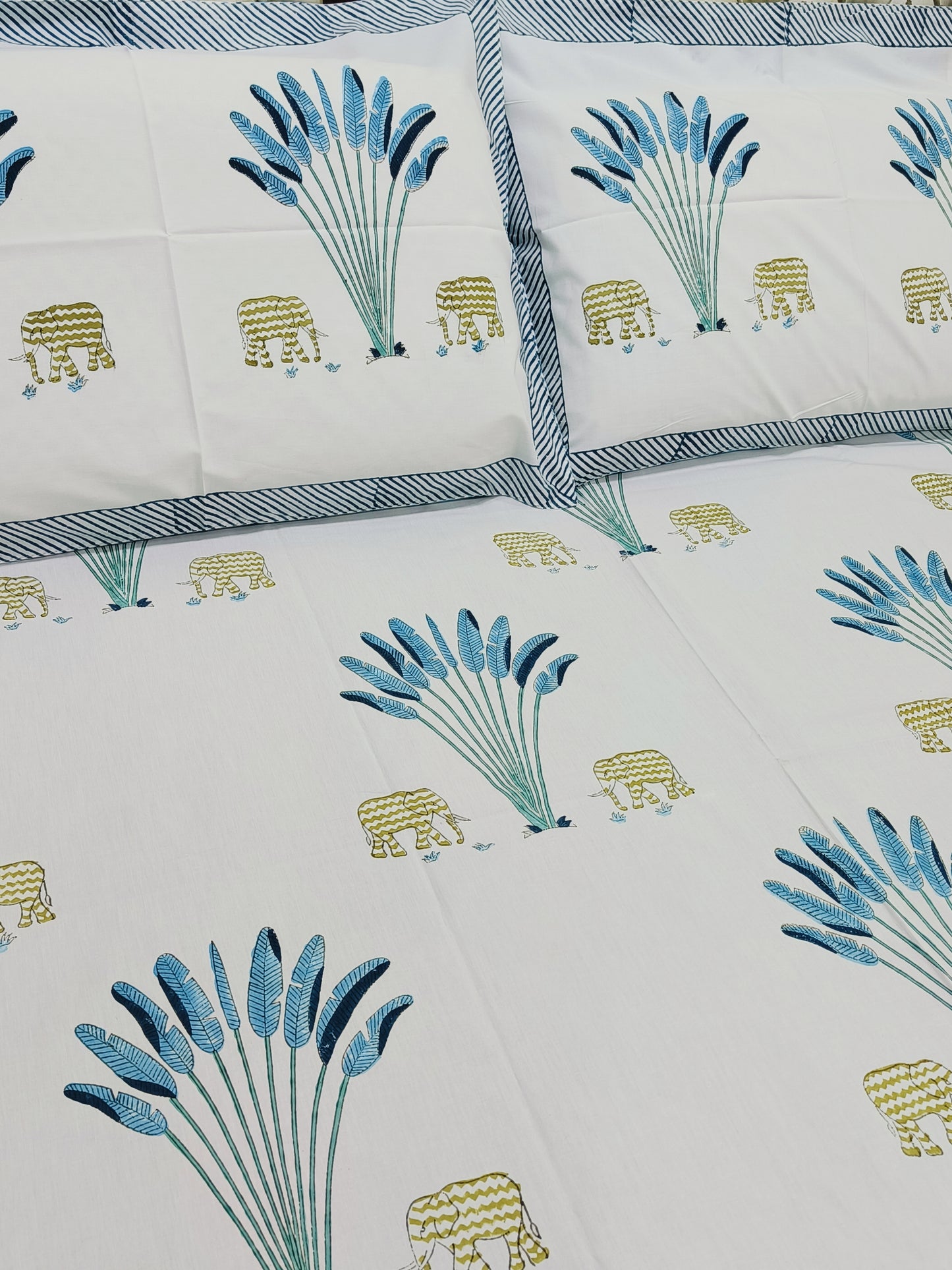 Bedsheet With King Size Pillow Cases