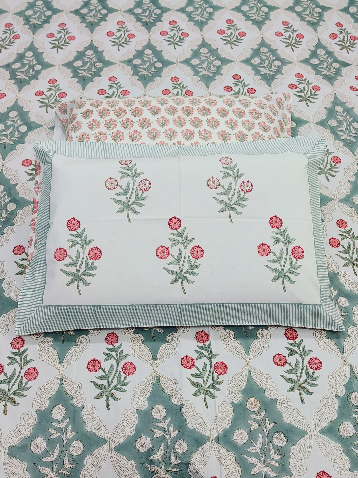 Bedsheet With King Size Pillow Cases