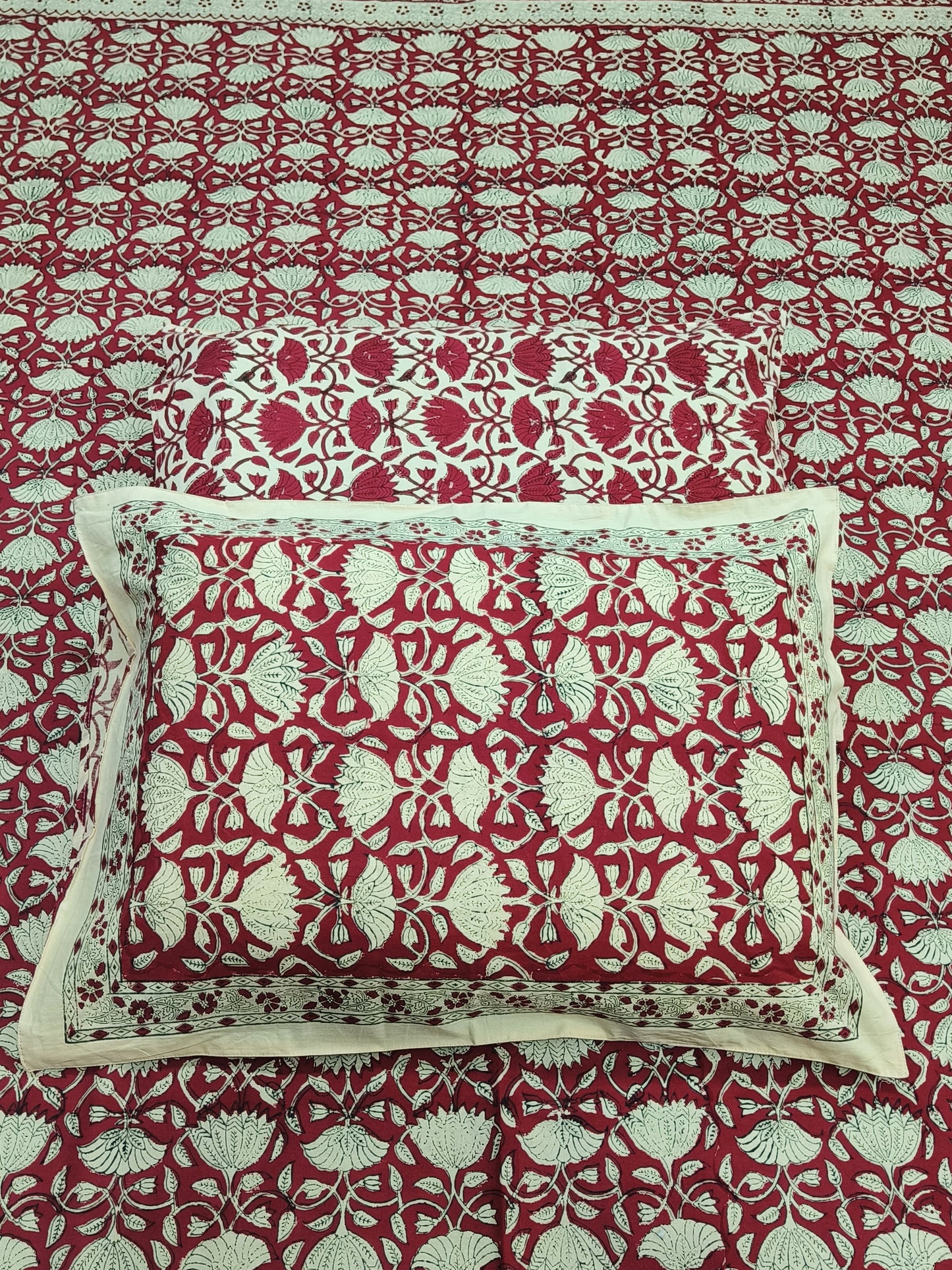 Bedsheet With King Size Pillow Cases