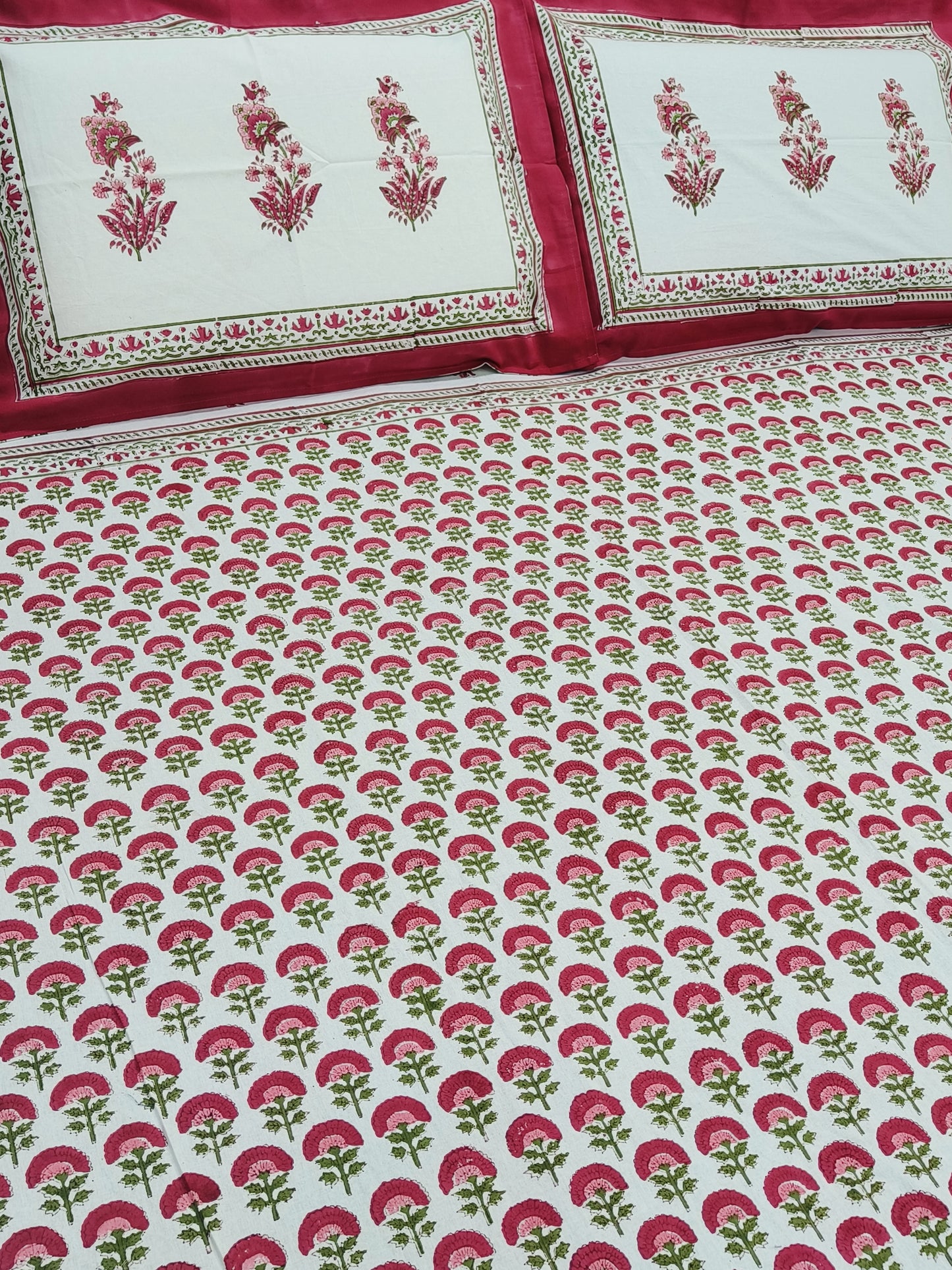 Bedsheet With King Size Pillow Cases