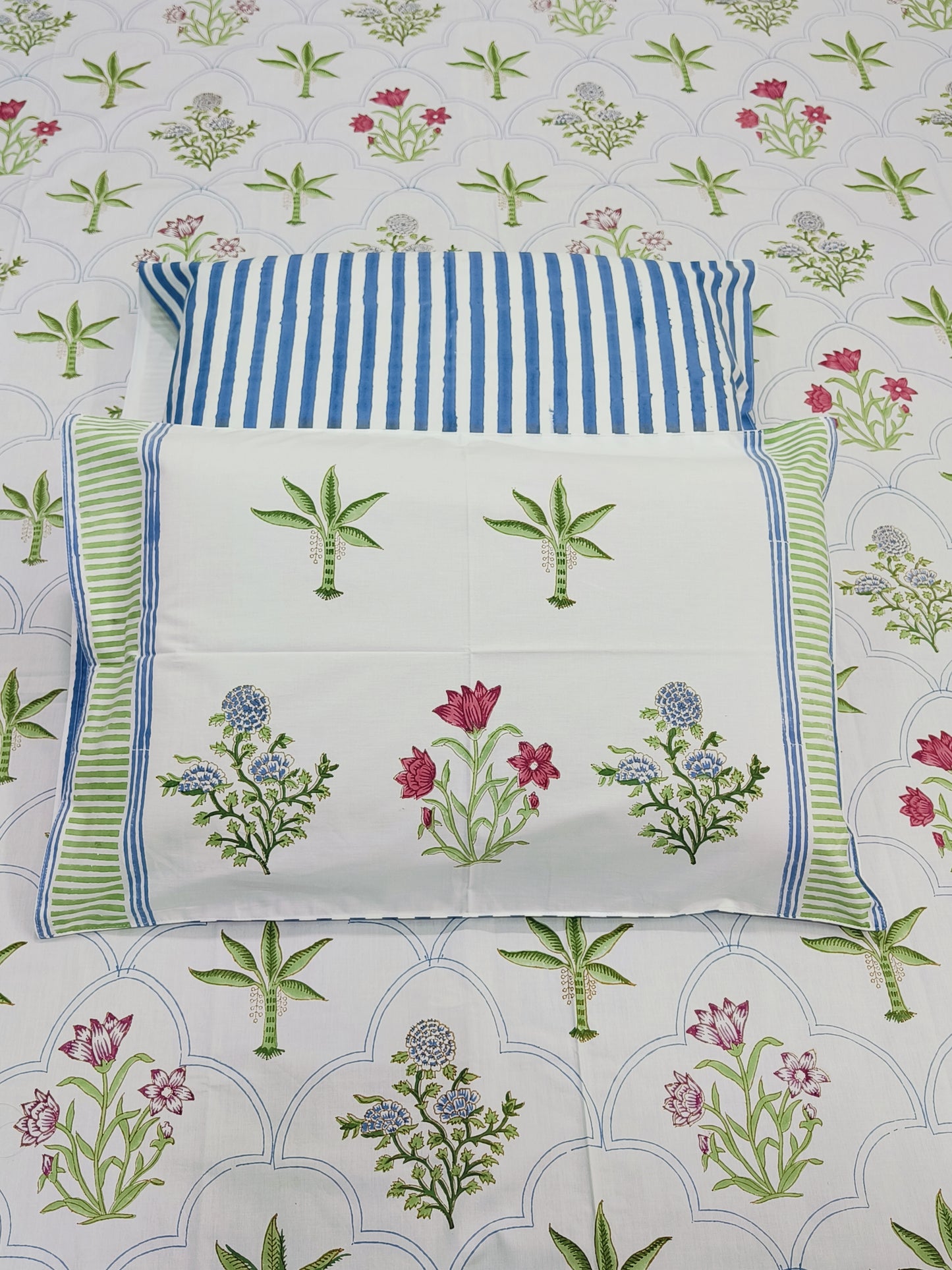 Bedsheet With King Size Pillow Cases