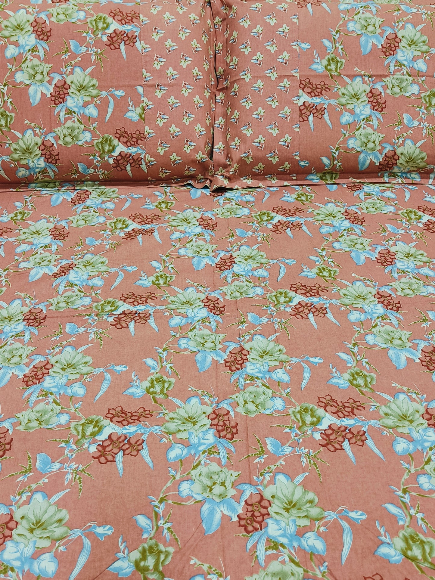 Bedsheet With King Size Pillow Cases