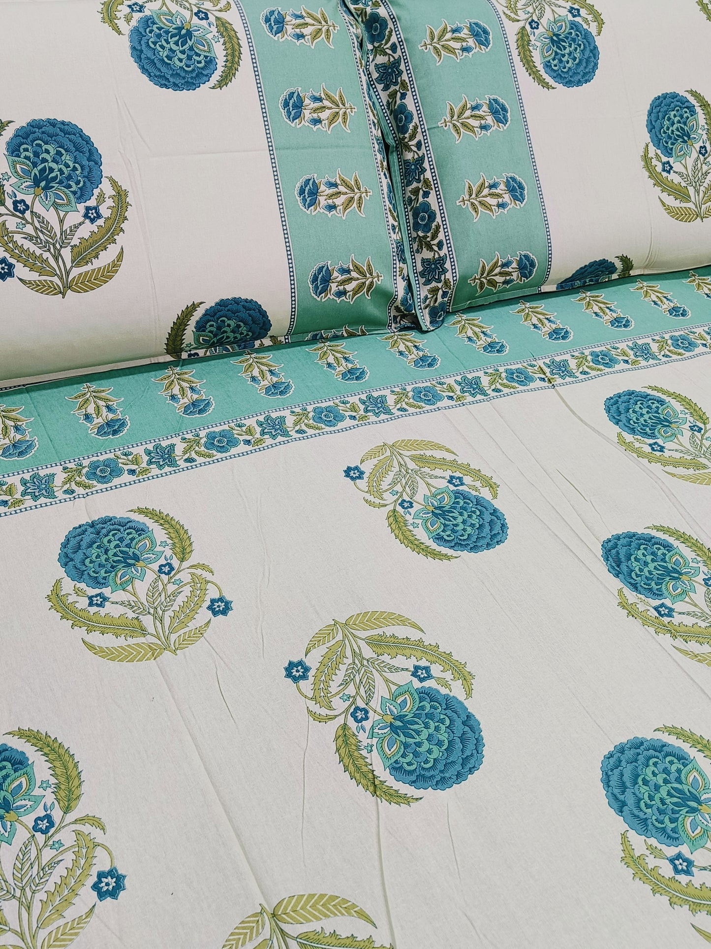 Bedsheet With King Size Pillow Cases