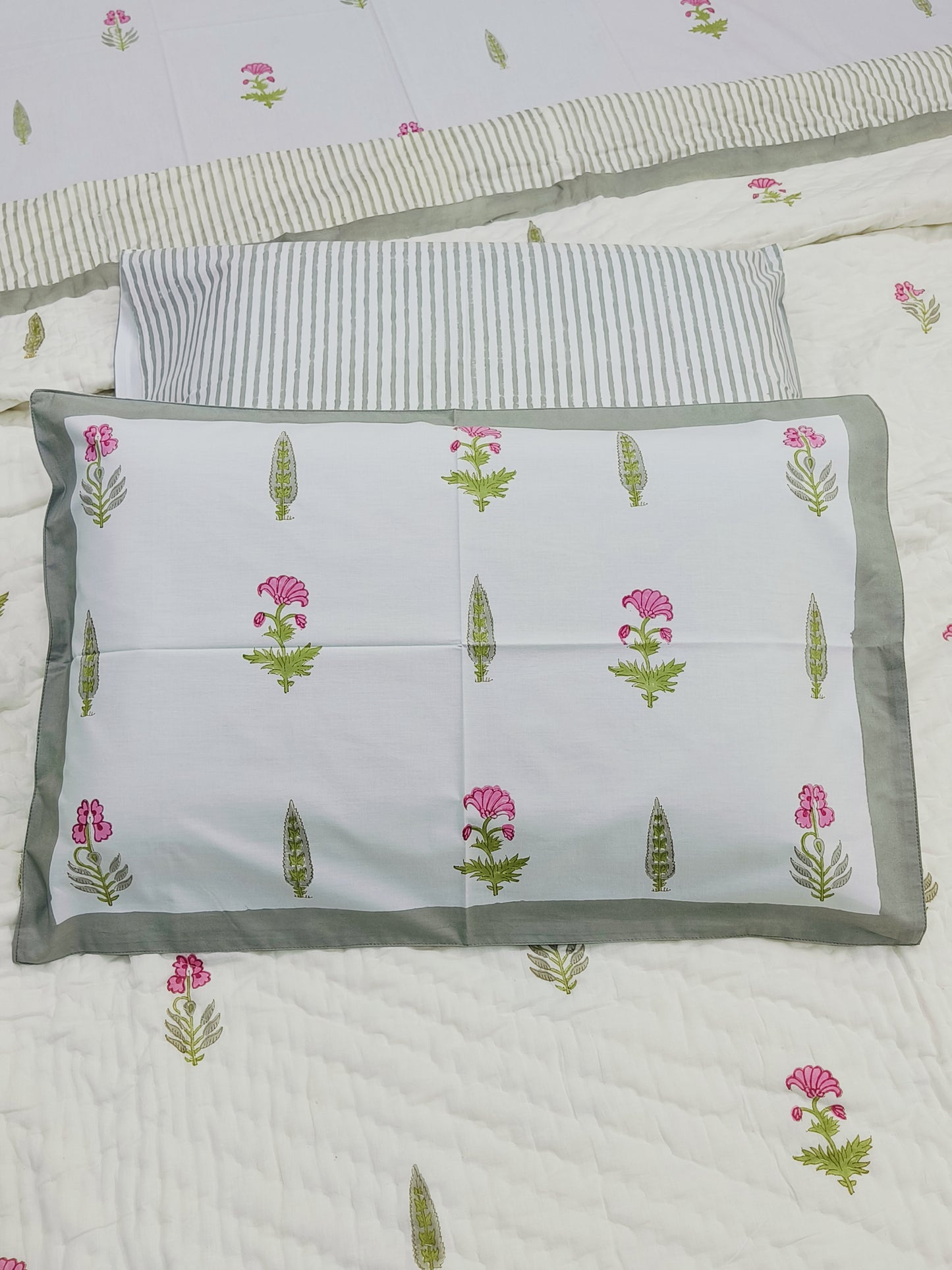 Bedding Sets with Quilts