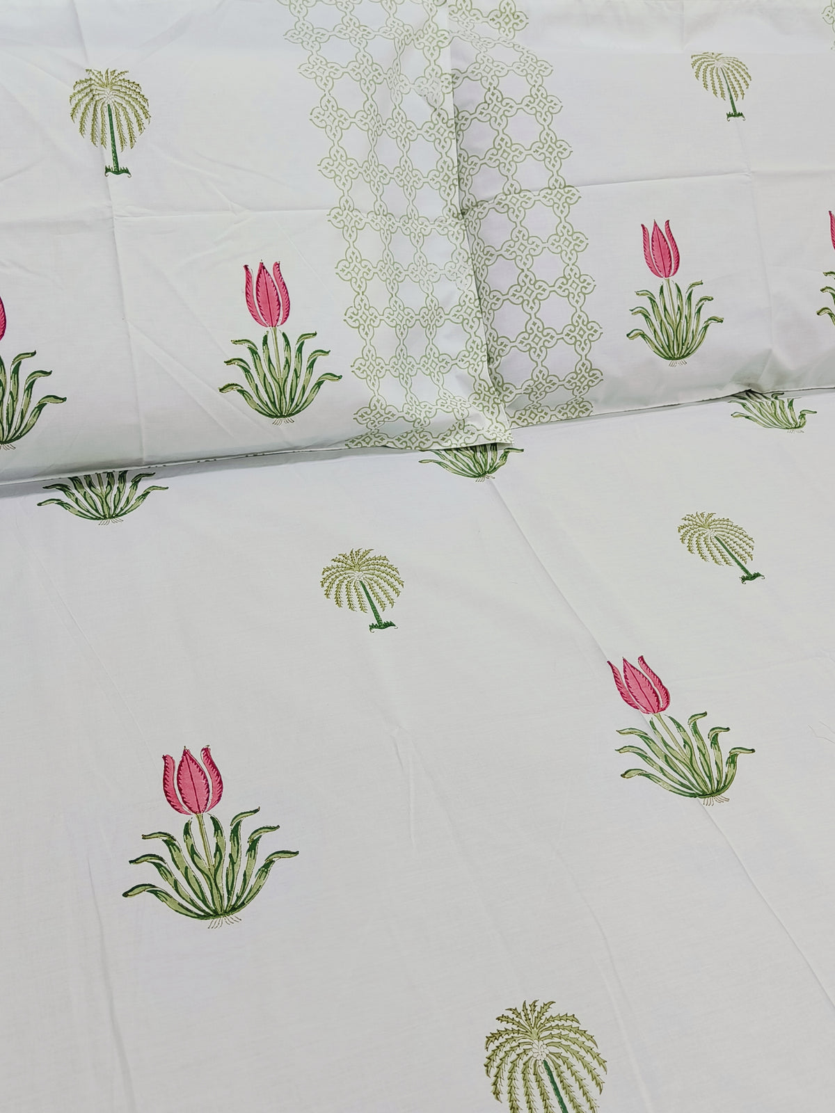 Bedsheet With King Size Pillow Cases