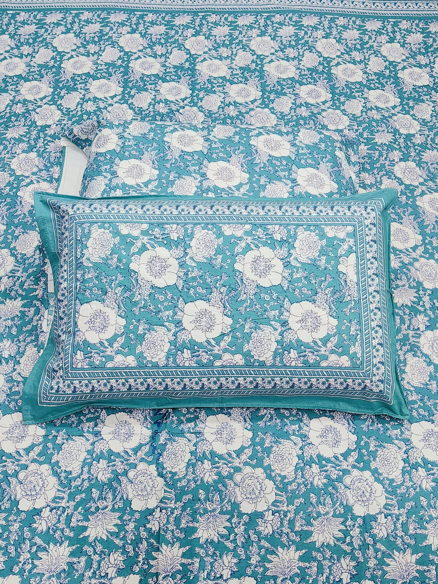Bedsheet With King Size Pillow Cases