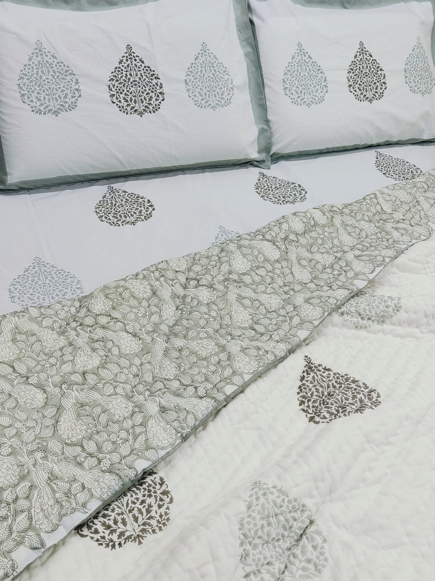 Bedding Sets with Quilts