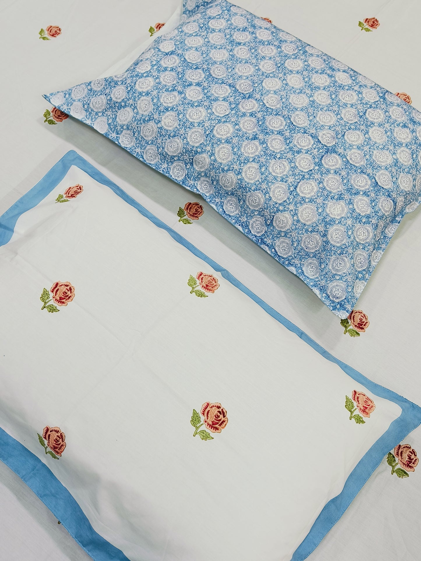 Bedsheet With King Size Pillow Cases