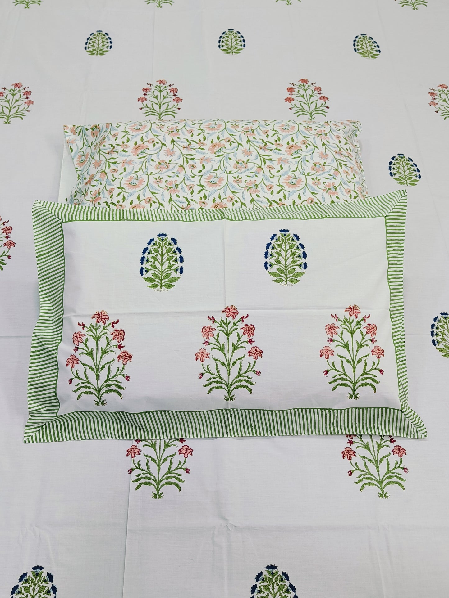 Bedsheet With King Size Pillow Cases