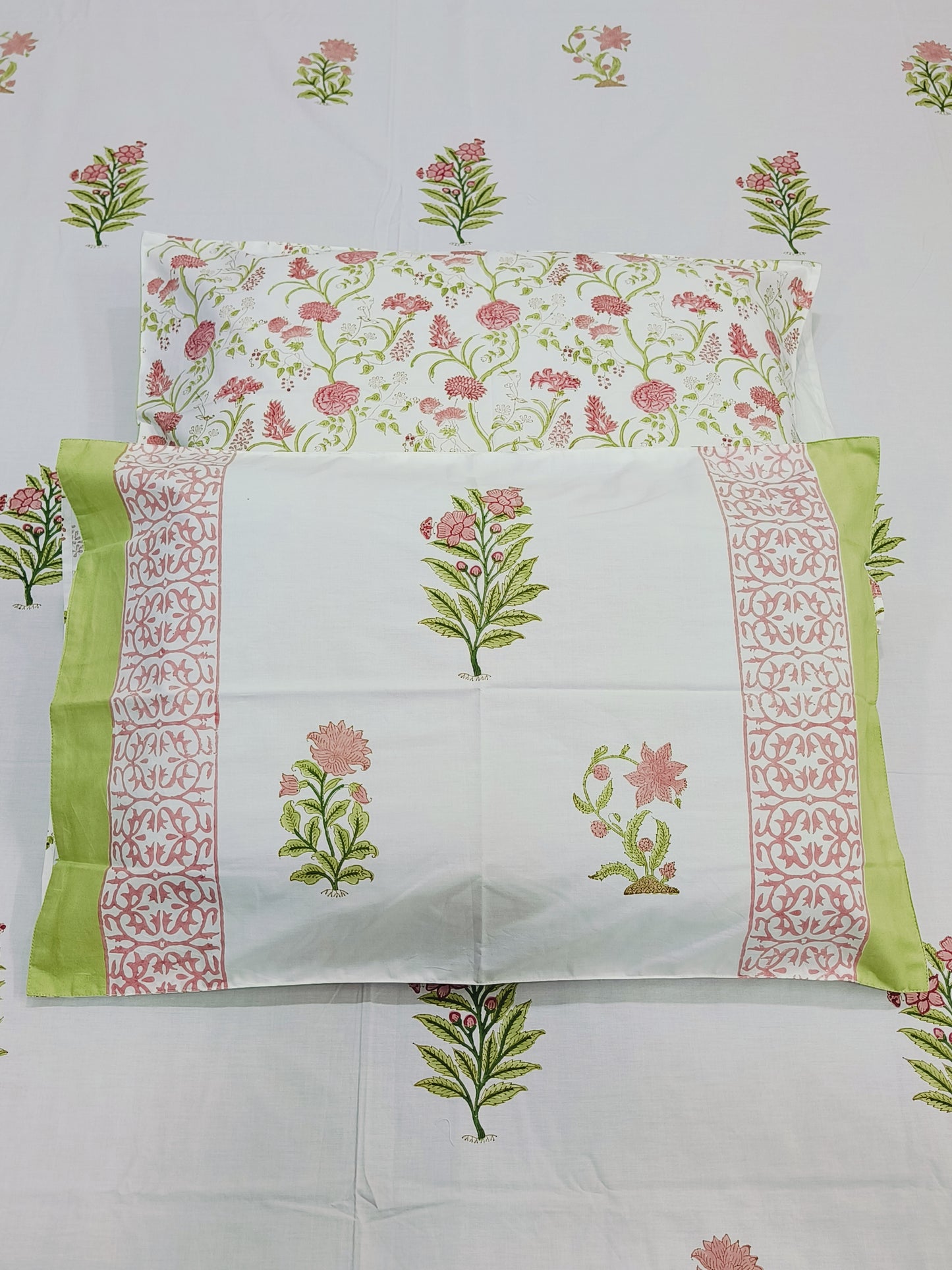Bedsheet With King Size Pillow Cases