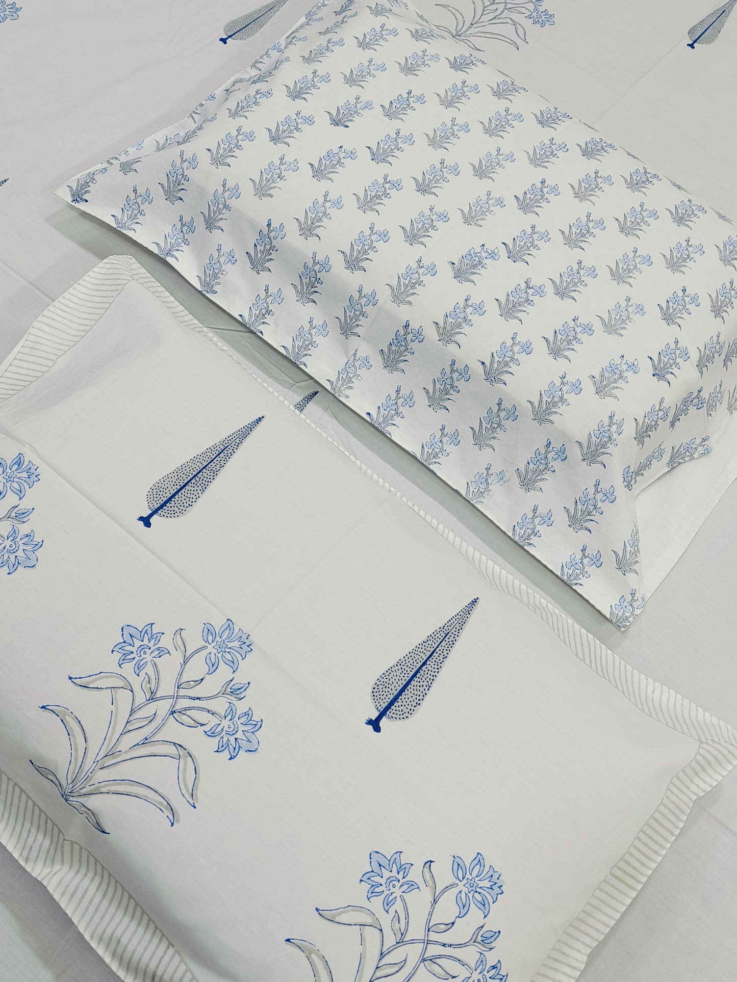 Bedsheet With King Size Pillow Cases