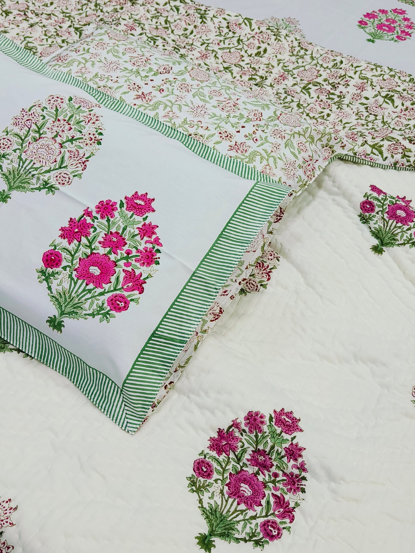 Bedding Sets with Quilts