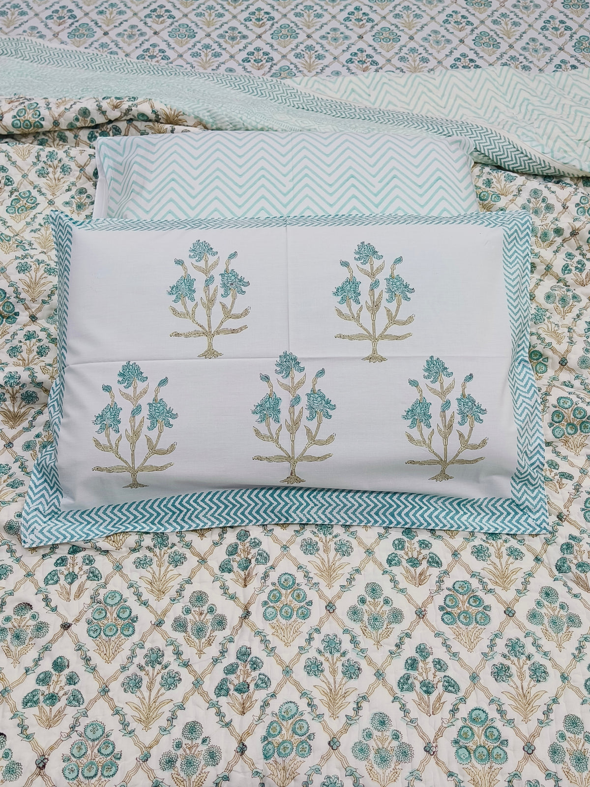 Bedding Sets with Quilts