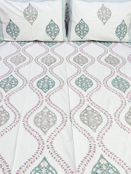 Bedsheet With King Size Pillow Cases