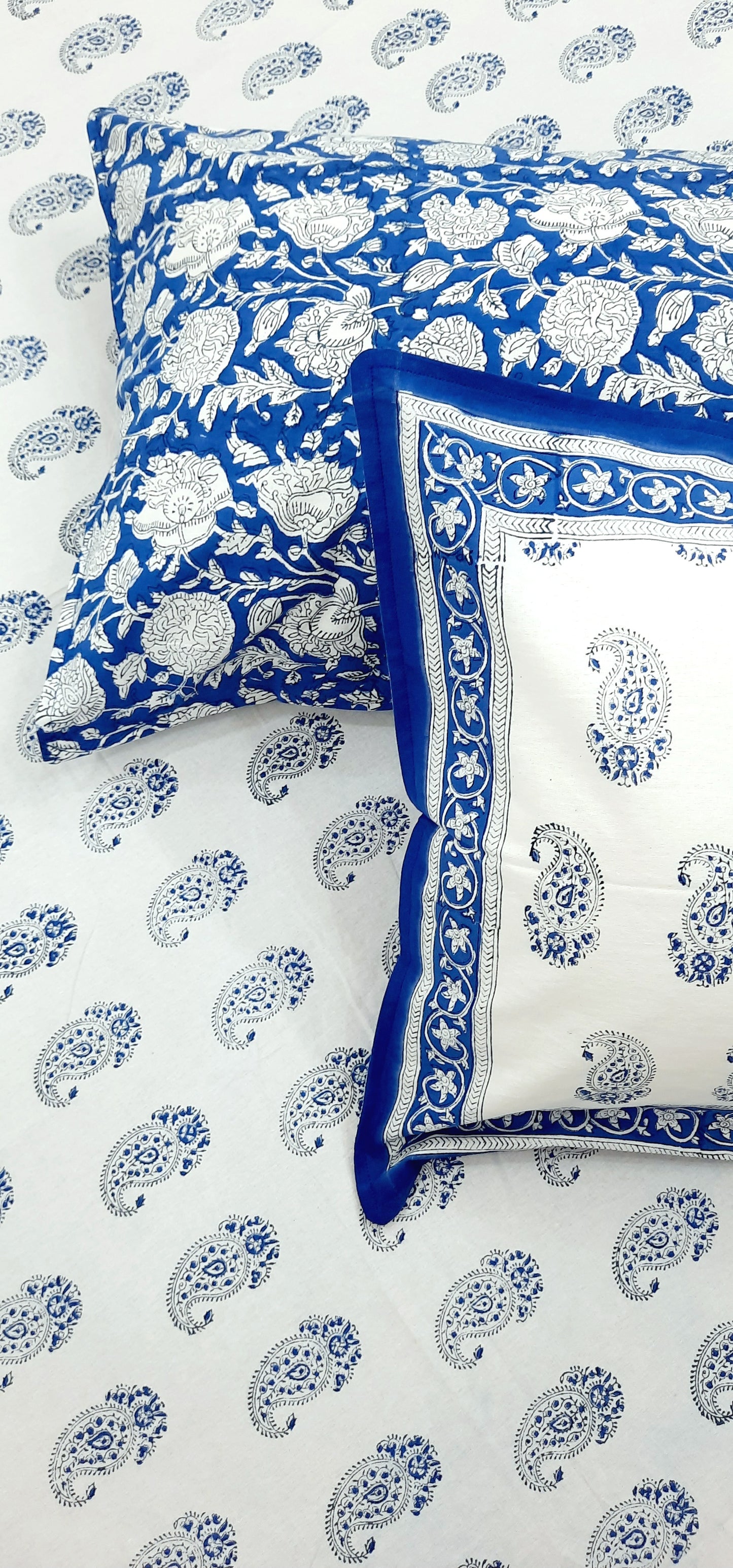 Bedsheet With King Size Pillow Cases