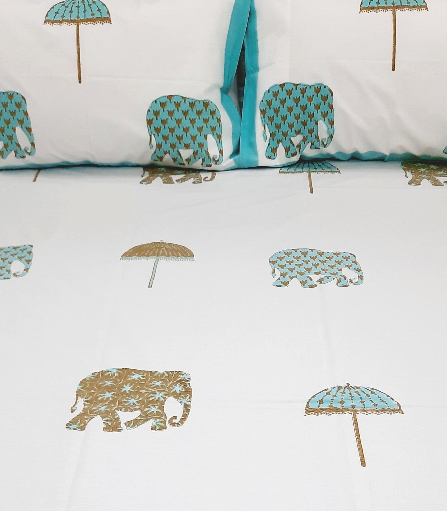 Bedsheet With King Size Pillow Cases