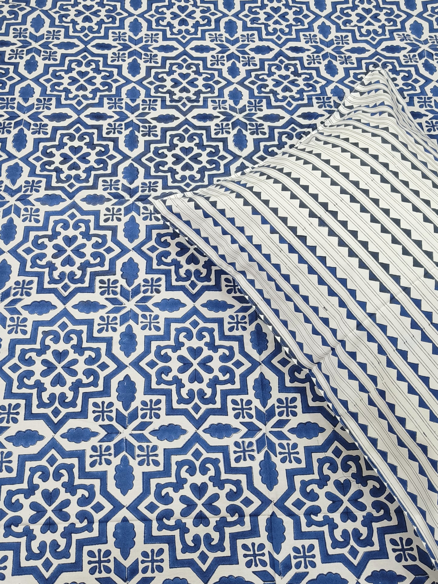Bedsheet With King Size Pillow Cases