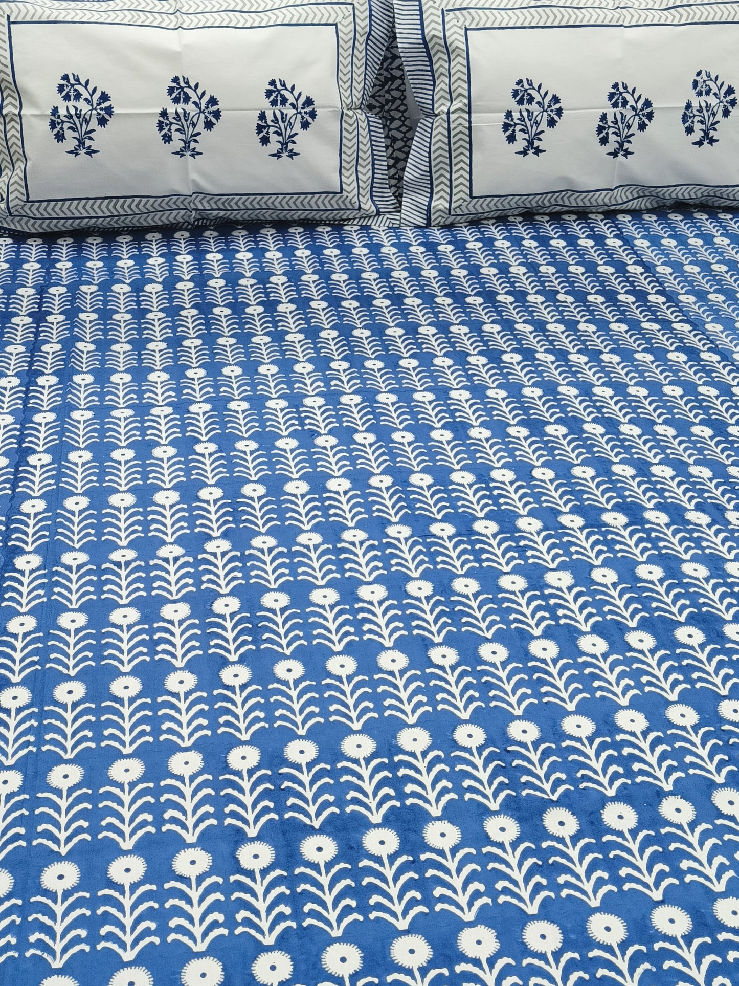 Bedsheet With King Size Pillow Cases