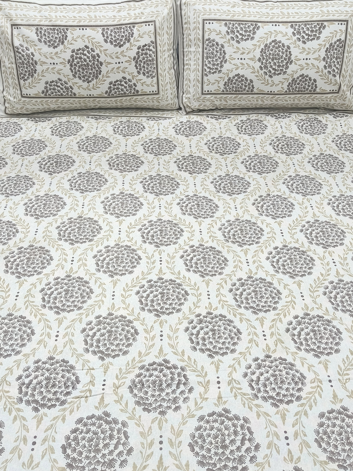 FRESH ARRIVALS Gulbahaar King Size Bedsheets