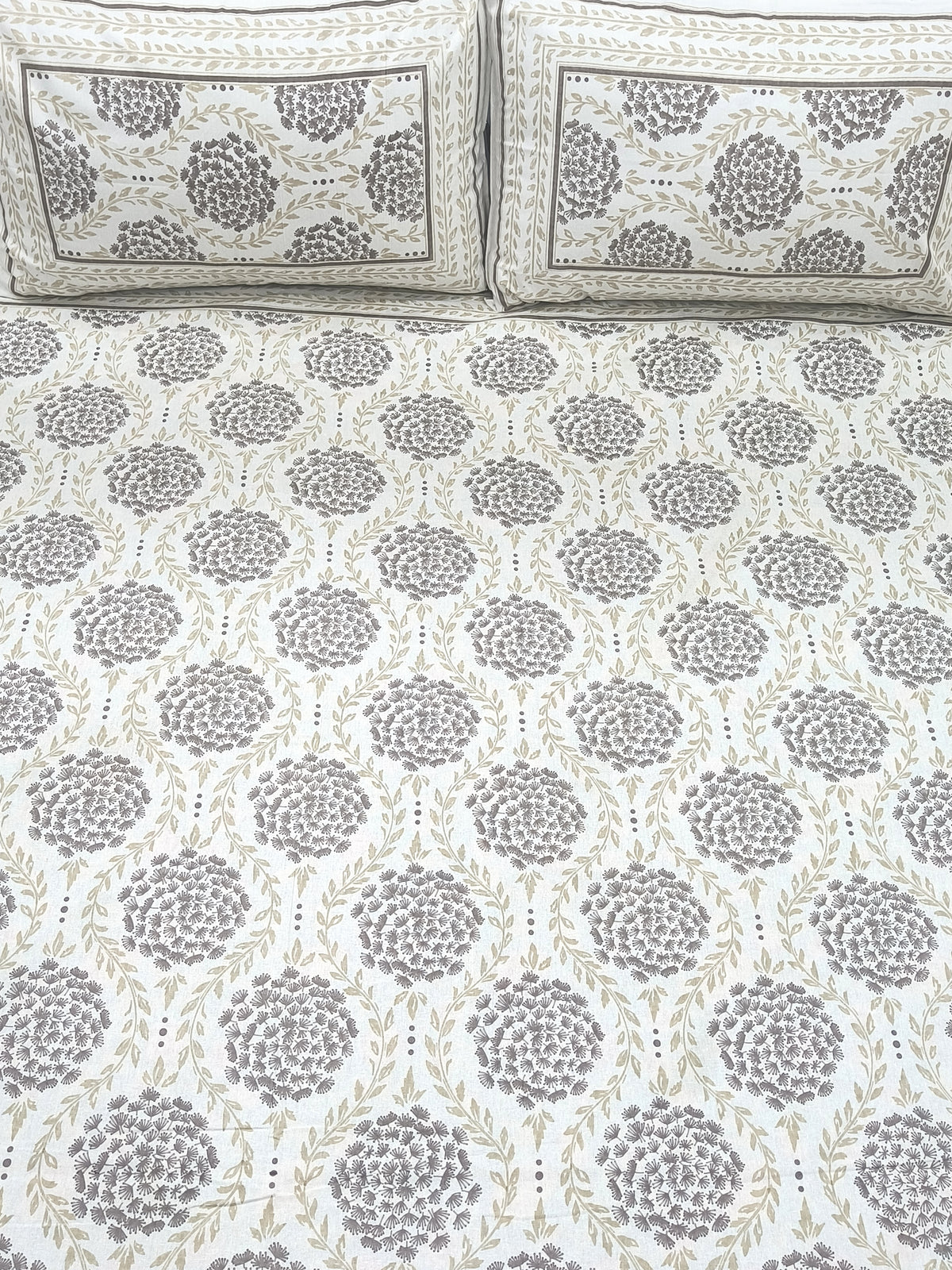 FRESH ARRIVALS Gulbahaar King Size Bedsheets
