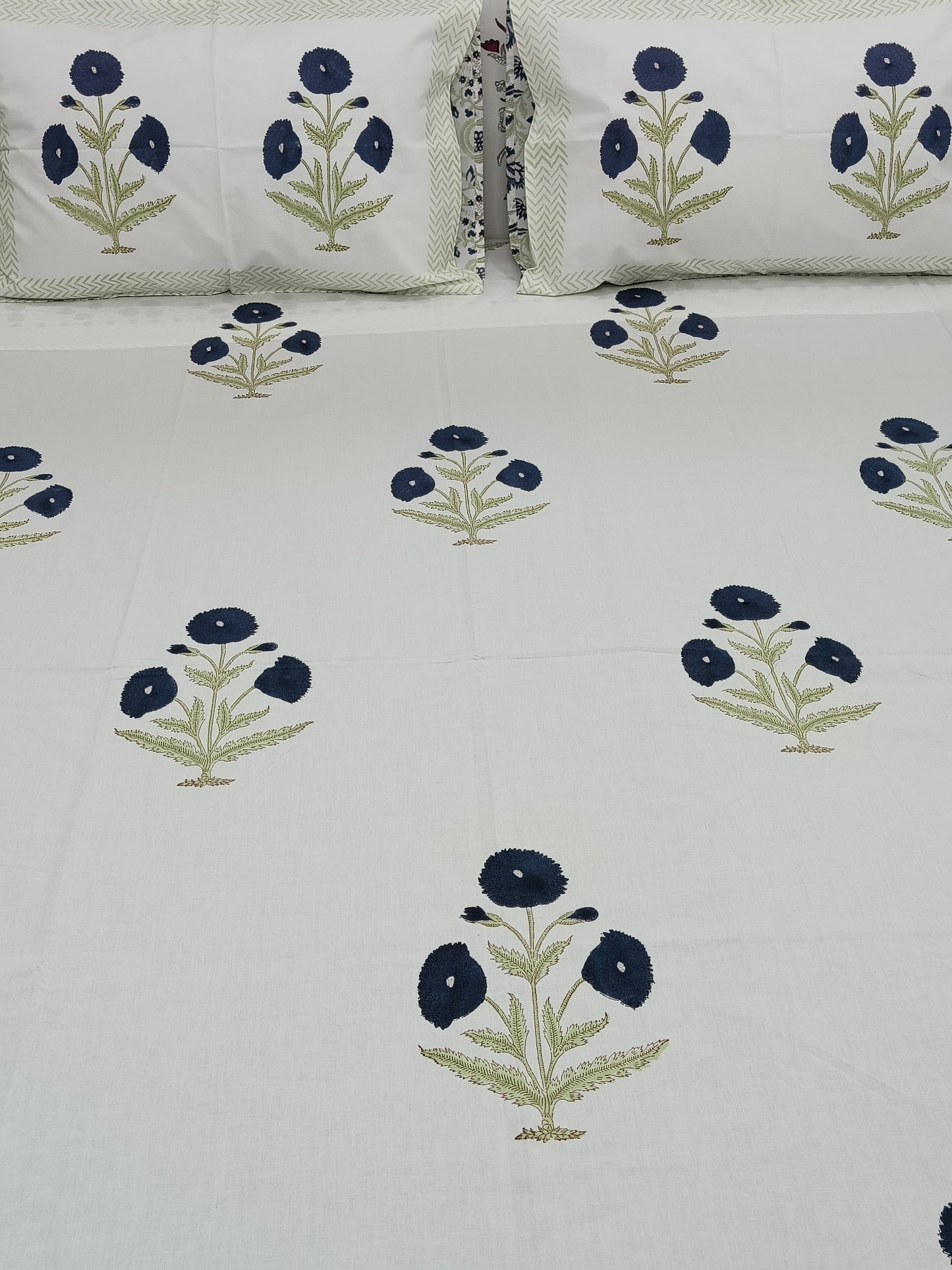 Bedsheet With King Size Pillow Cases