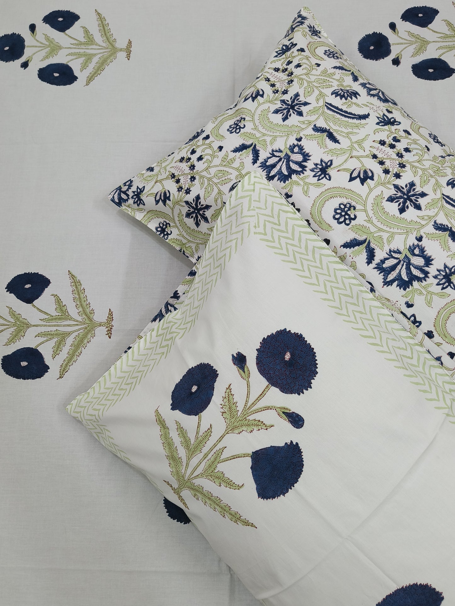 Bedsheet With King Size Pillow Cases