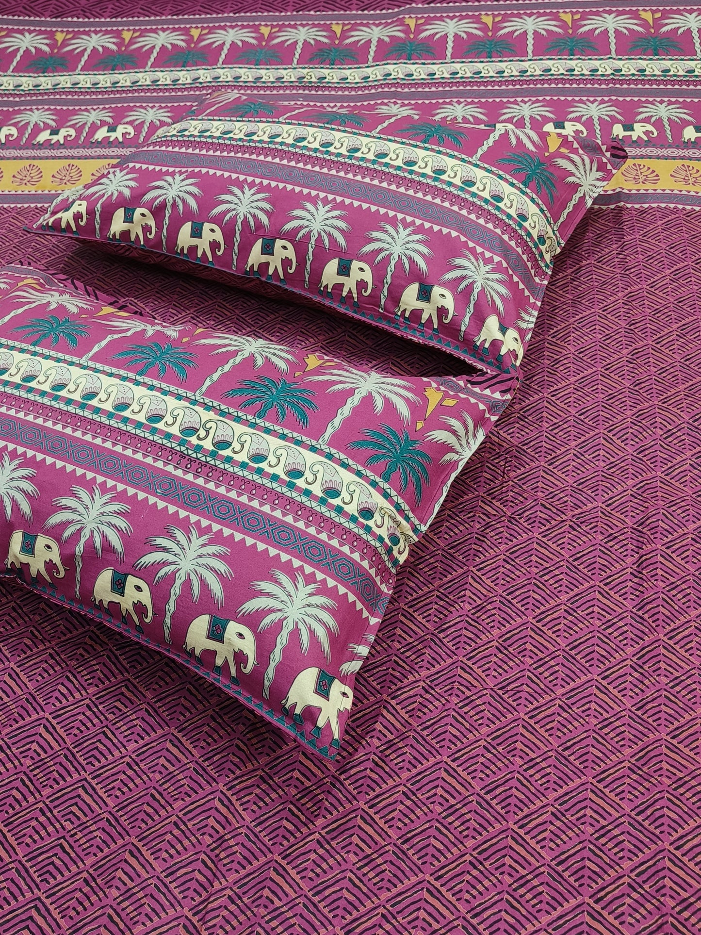 Bedsheet With King Size Pillow Cases