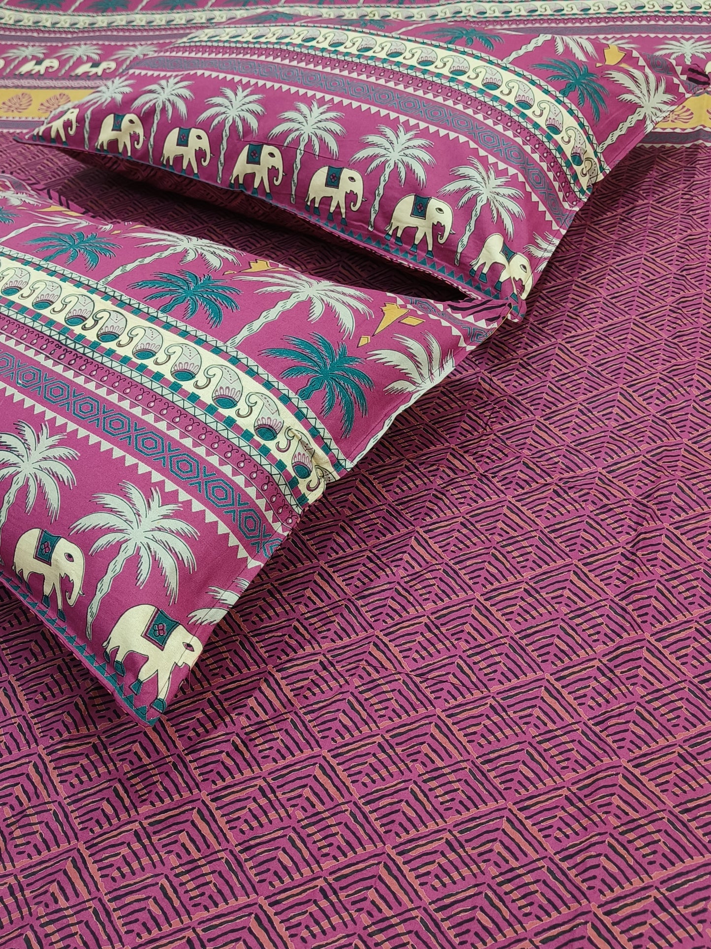 Bedsheet With King Size Pillow Cases