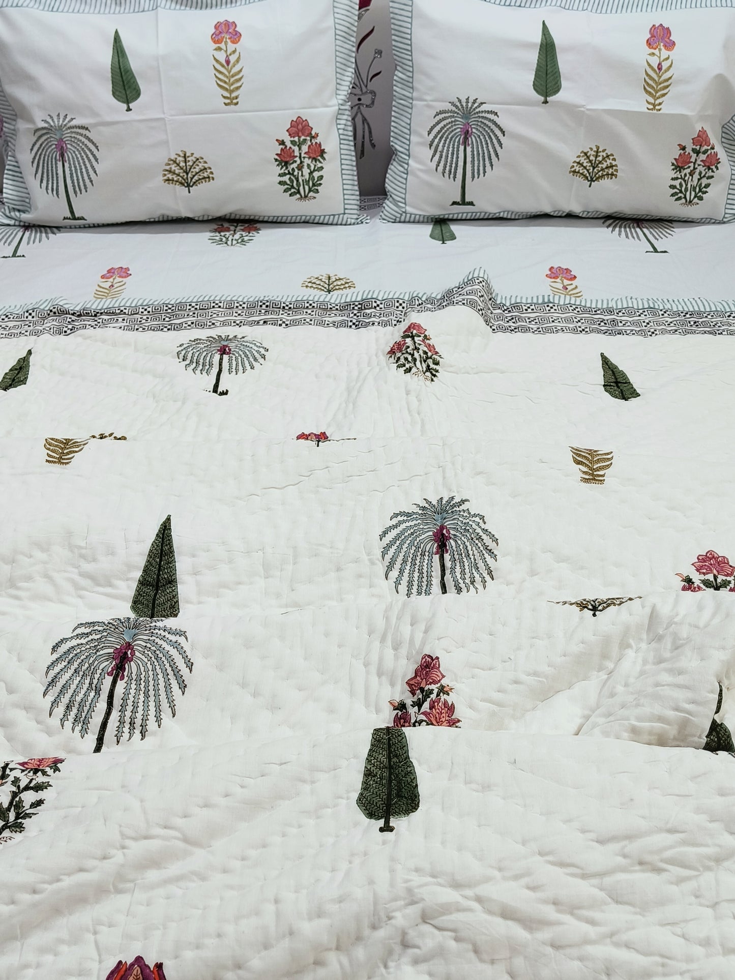 Bedding Sets with Quilts