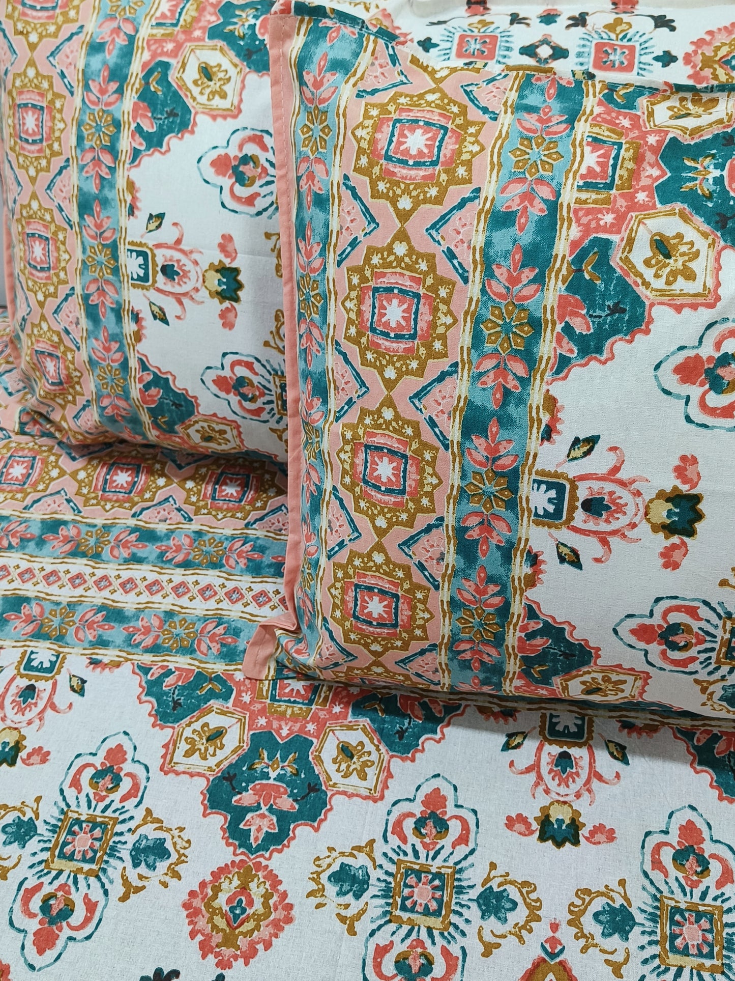 Bedsheet With King Size Pillow Cases