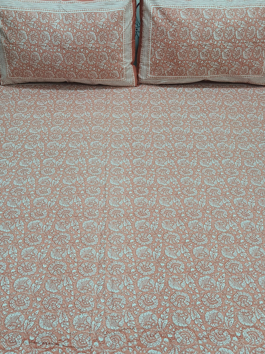 Bedsheet With King Size Pillow Cases