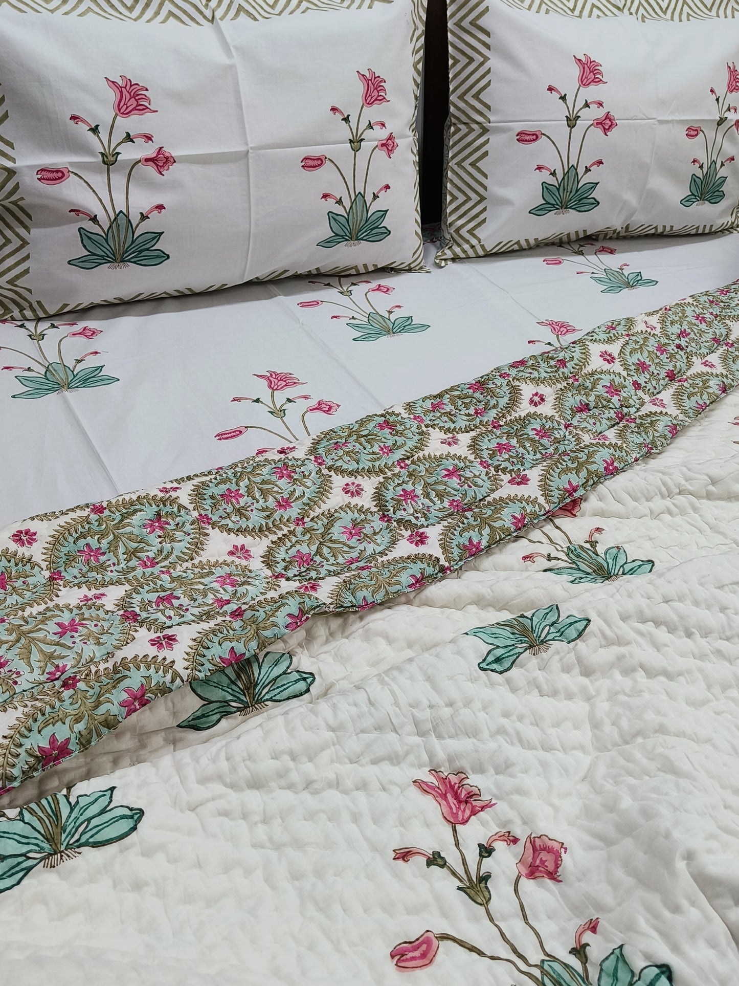 Bedding Sets with Quilts