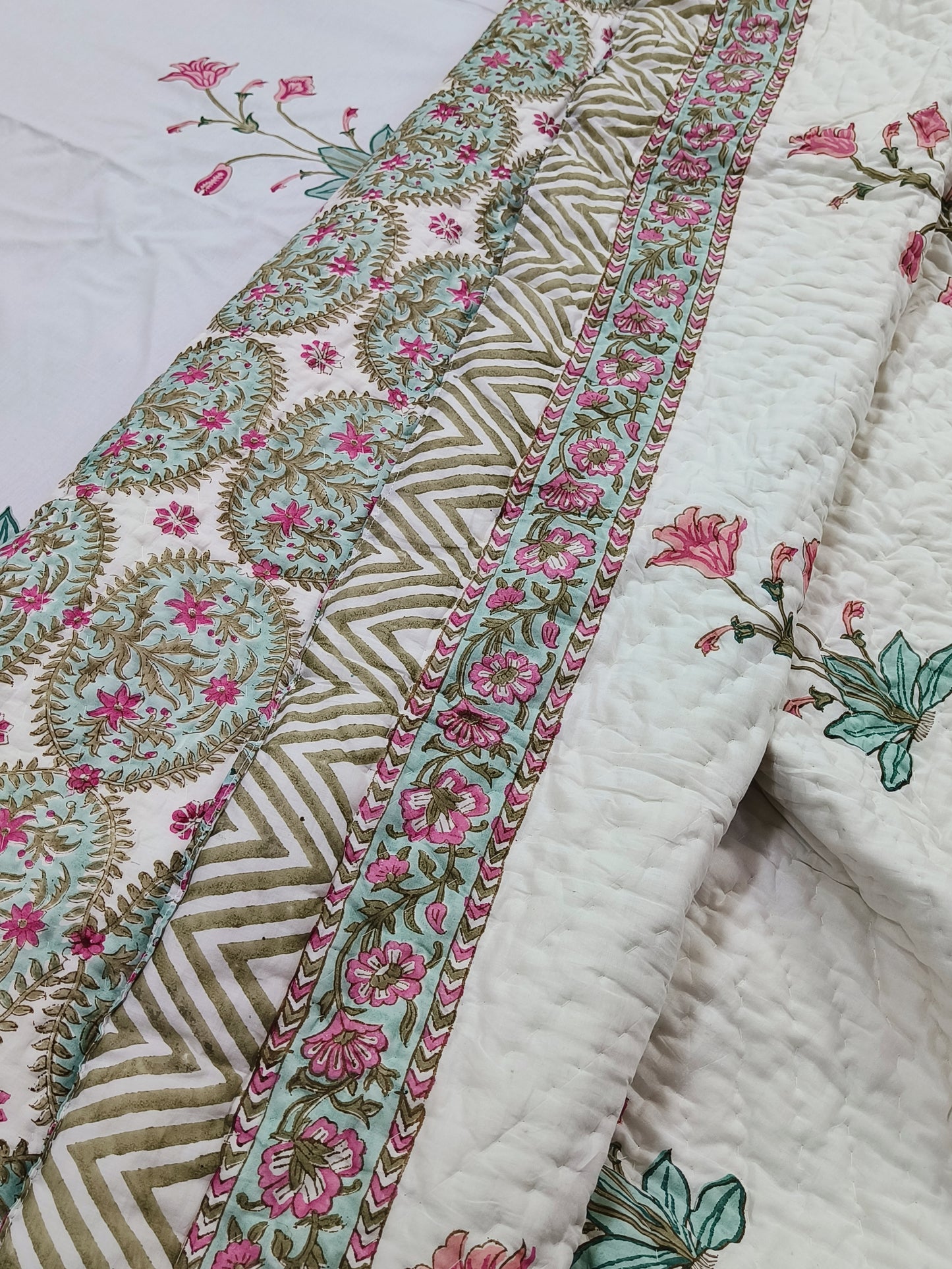 Bedding Sets with Quilts