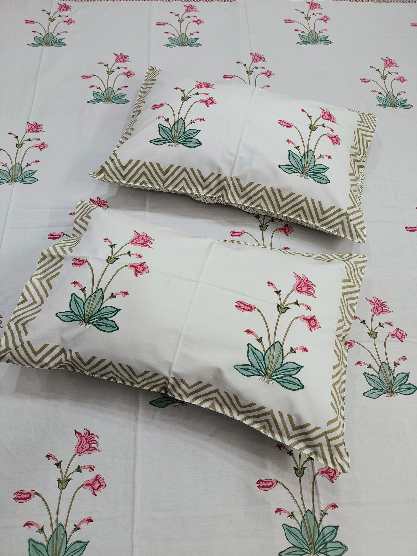 Bedsheet With King Size Pillow Cases