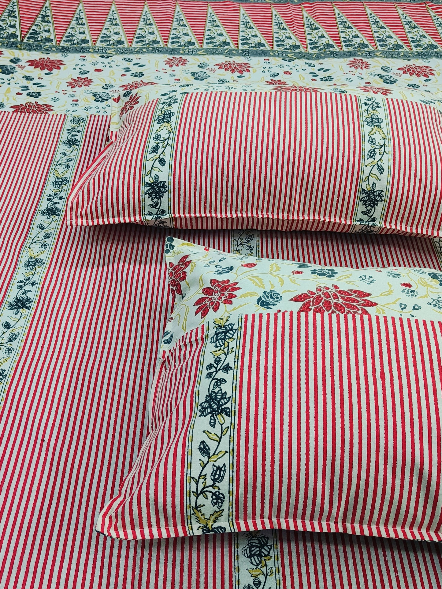 FRESH ARRIVALS Gulbahaar King Size Bedsheets(Dispatch Time 24 Hours)