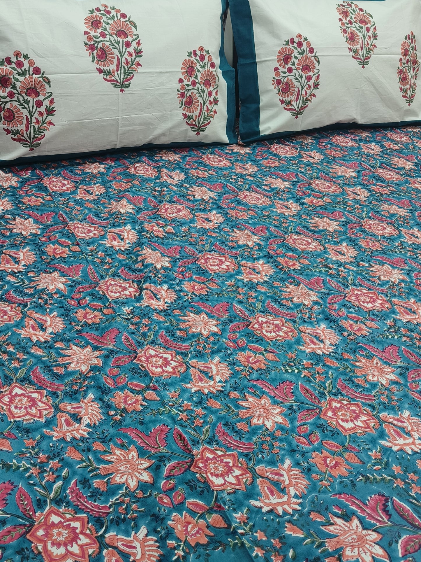 Bedsheet With King Size Pillow Cases