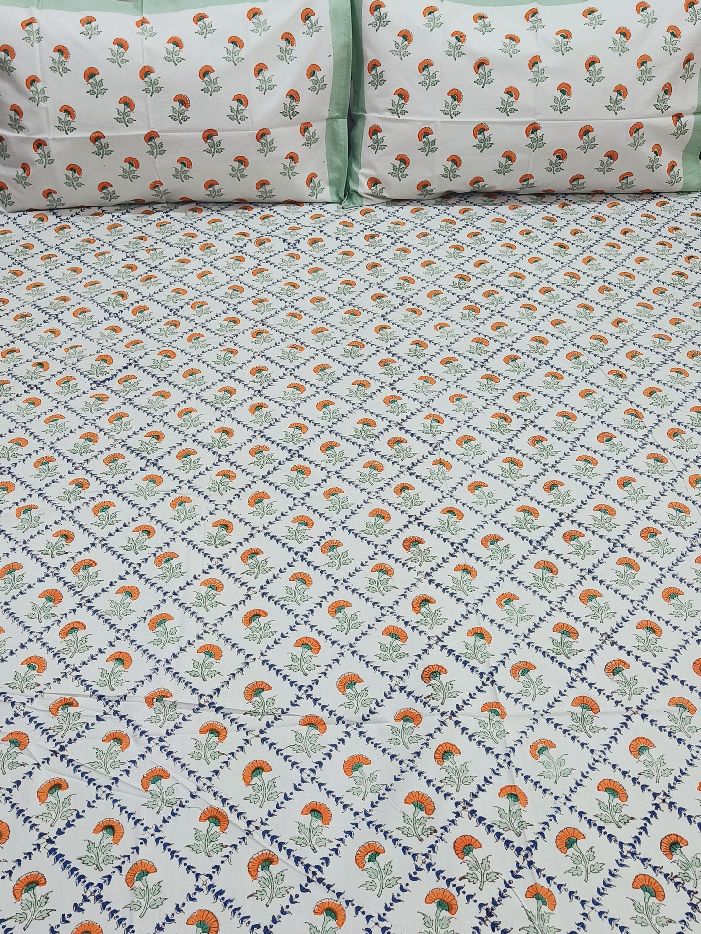 Bedsheet With King Size Pillow Cases