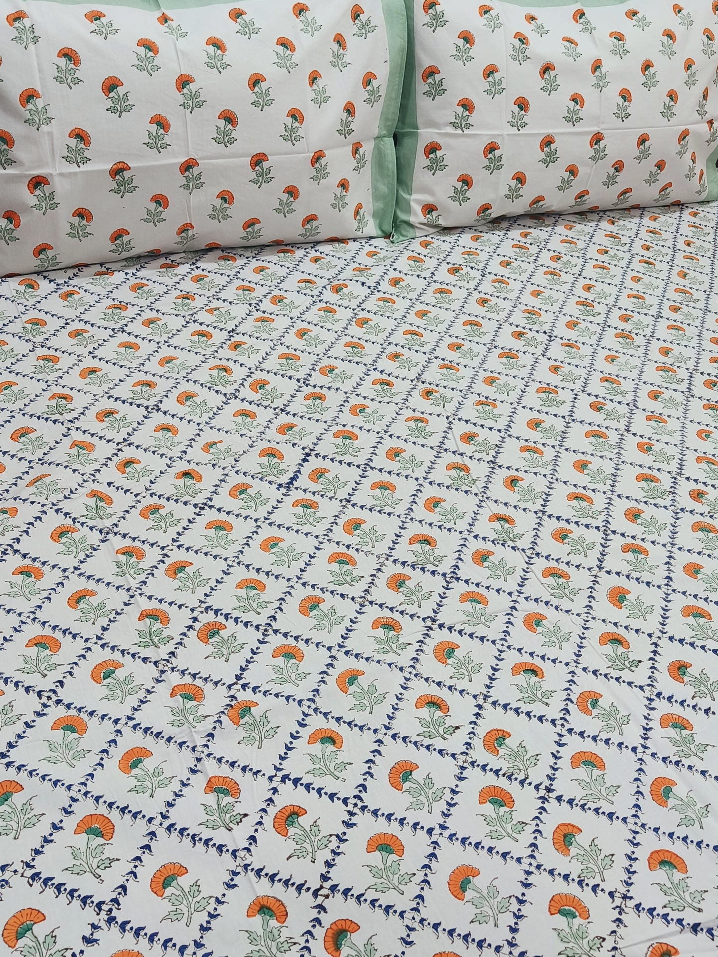 Bedsheet With King Size Pillow Cases