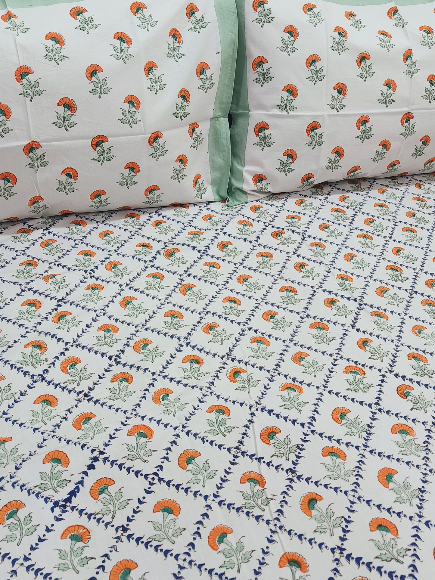 Bedsheet With King Size Pillow Cases