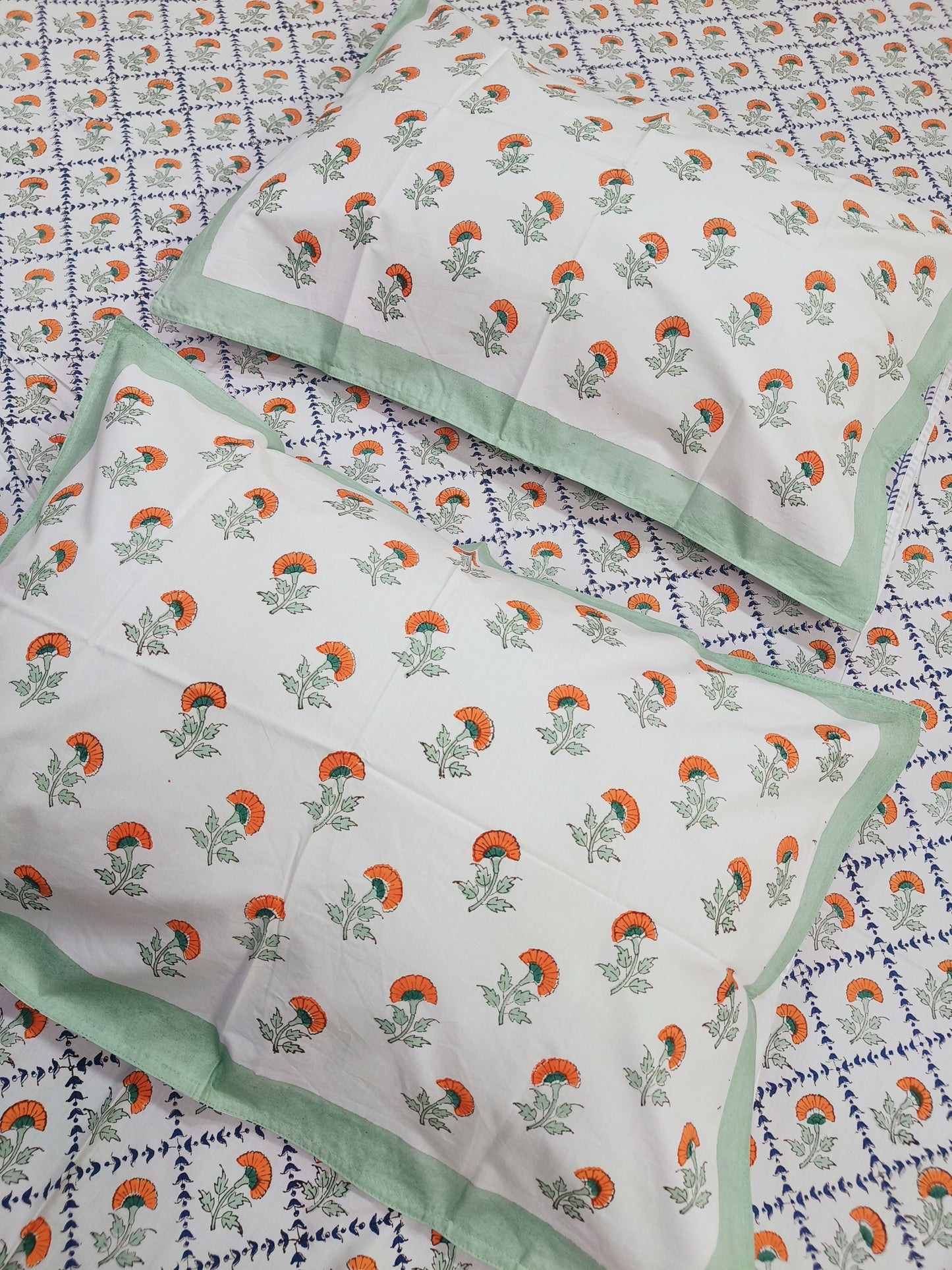 Bedsheet With King Size Pillow Cases
