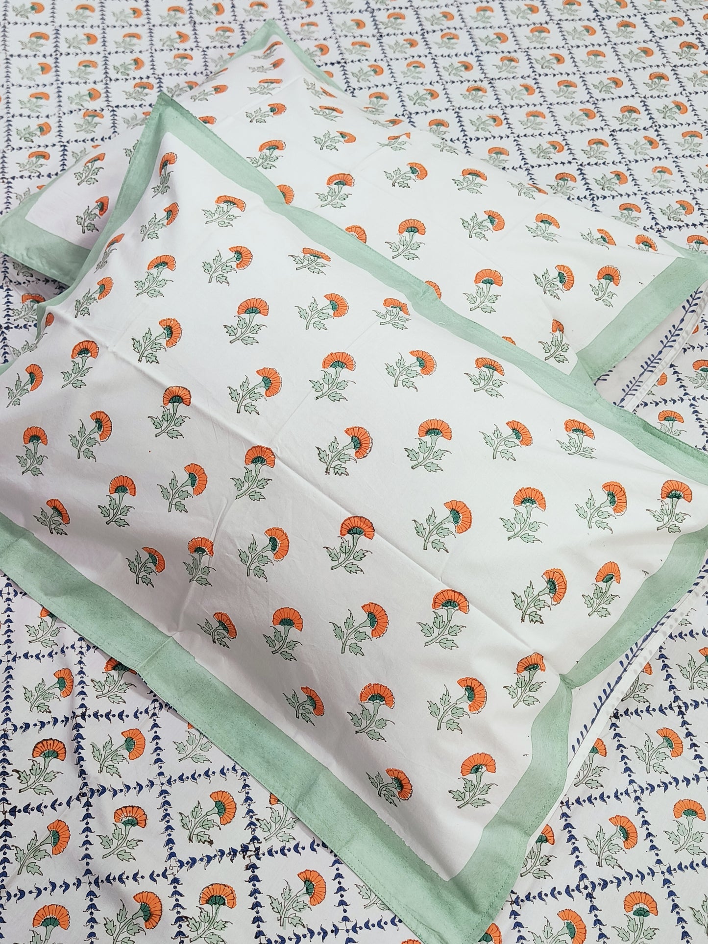 Bedsheet With King Size Pillow Cases