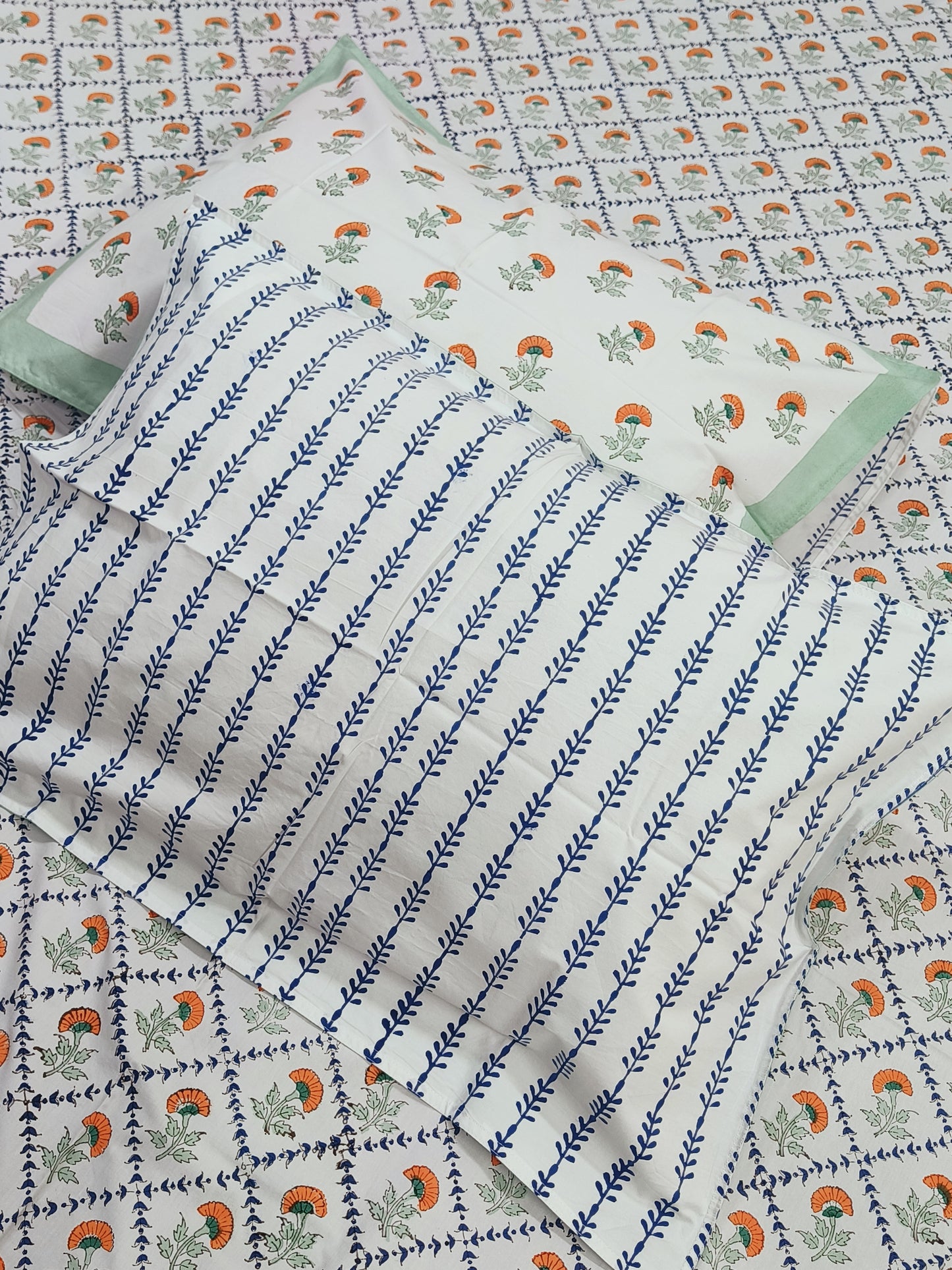Bedsheet With King Size Pillow Cases